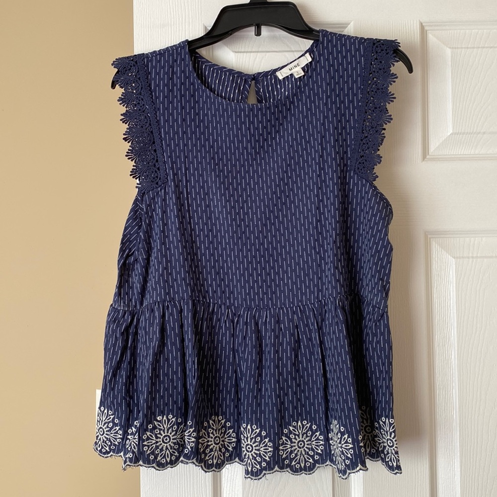 Large,sleeveless, linen shirt
